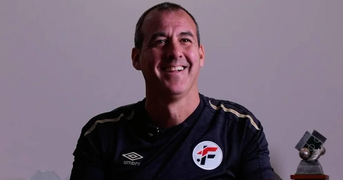 Roberto Silva destaca fin del amistoso ante Bolivia: "Es para proteger salud del futbolista"