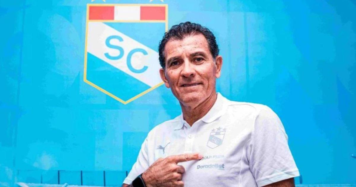Zevallos sobre contratar a un '9': "Es un puesto que lo tenemos cubierto"