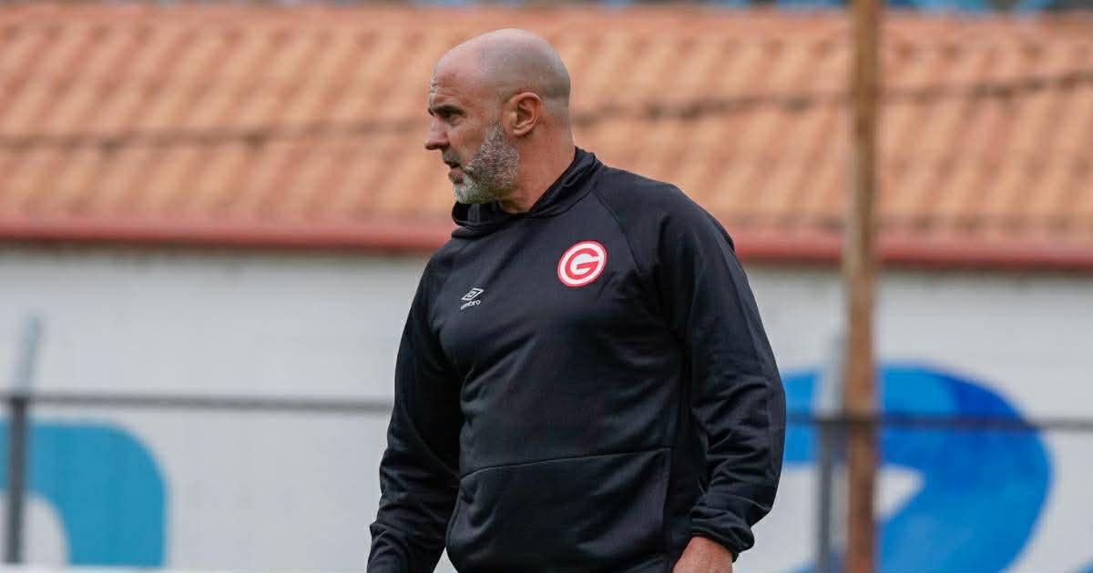 Lisi: "La idea es llegar con cuatro o cinco partidos antes del arranque del torneo"