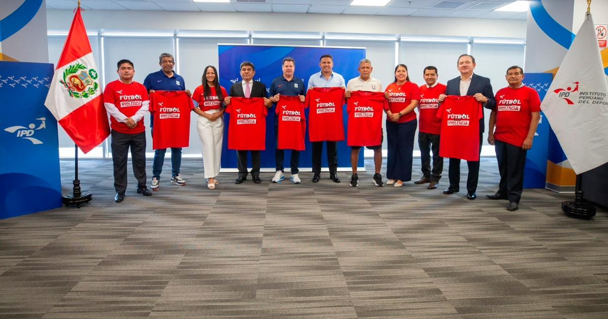(FOTOS) IPD lanza campaña 'Fútbol sin Violencia'