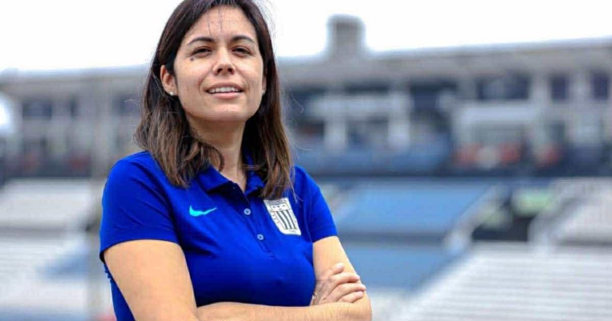 Quiroz: "Somos uno de los pocos clubes en Sudamérica que presenta a su plantel femenino"