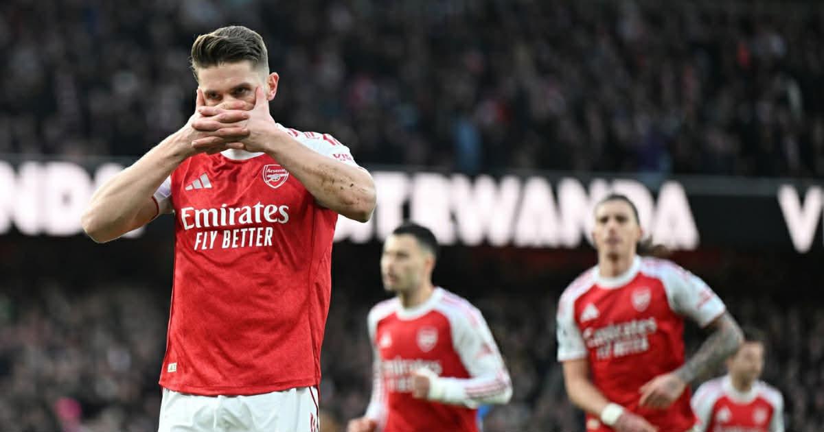 (VIDEO) Arsenal goleó al Sunderland y sigue en lo más alto de la Premier League