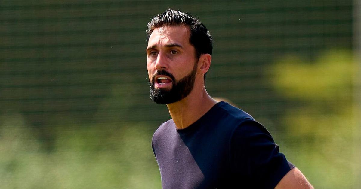 Arbeloa: “Vini está bien, es al jugador del Benfica al que hay preguntarle qué ha dicho”