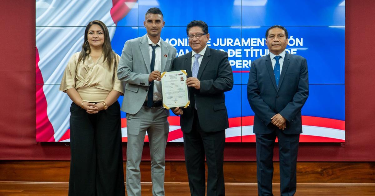 Carlos López ya cuenta con nacionalidad peruana