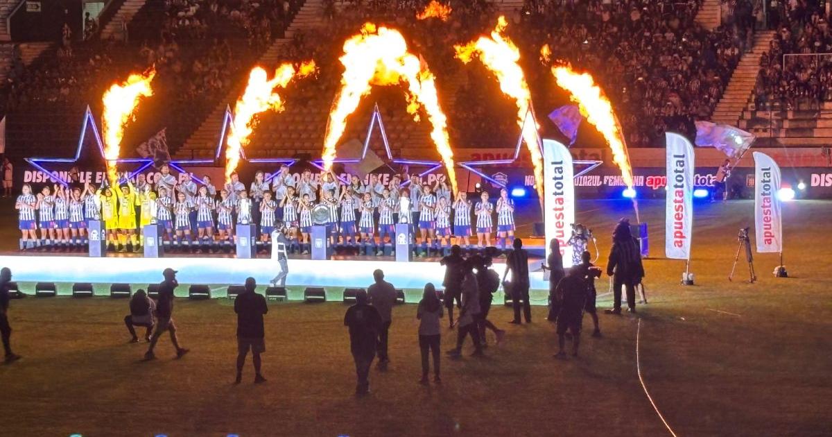 (VIDEO) ¡En busca del 'tri'! Alianza Lima femenino presentó su plantel 2026