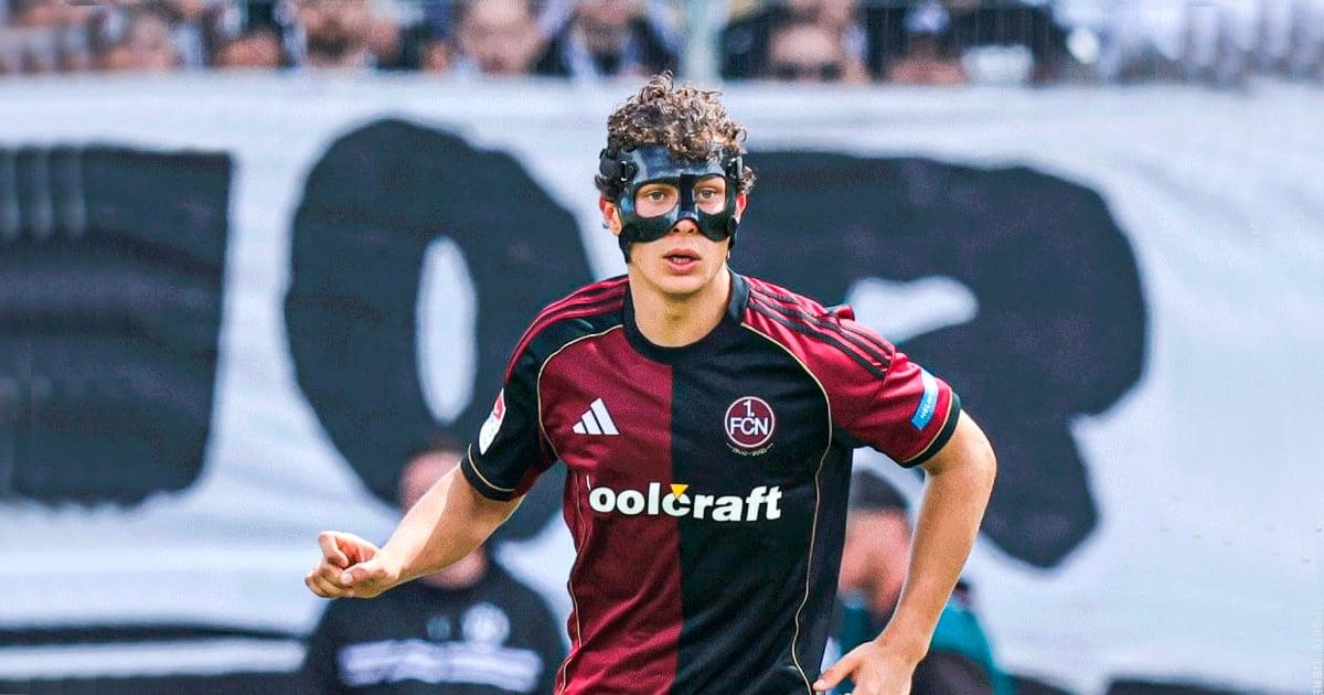 Fabio Gruber salió lesionado en la derrota del FC Núremberg por la Segunda de Alemania