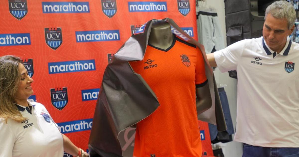 (FOTOS) ¡Poético! César Vallejo presentó la indumentaria que utilizará en el 2026