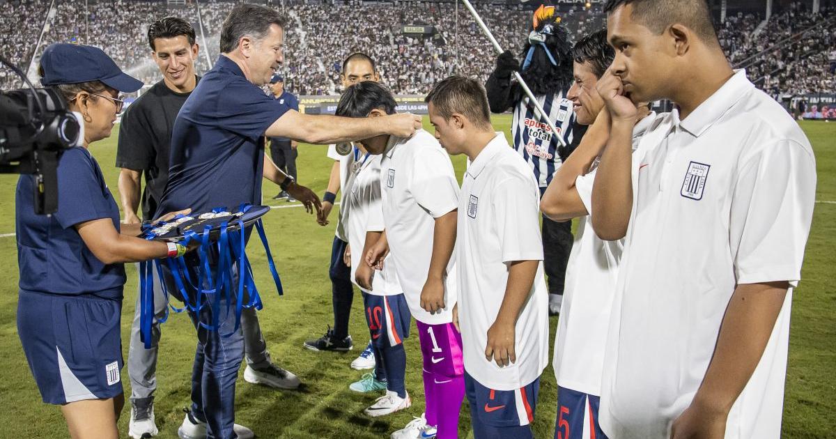 Alianza condecoró a su equipo de Futsal Down