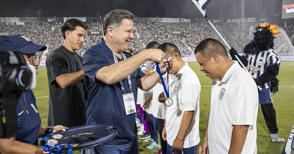 Alianza condecoró a su equipo de Futsal Down