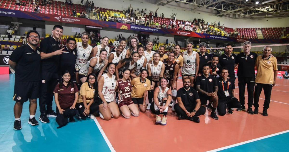 Universitario pegó primero ante Regatas en los cuartos de final