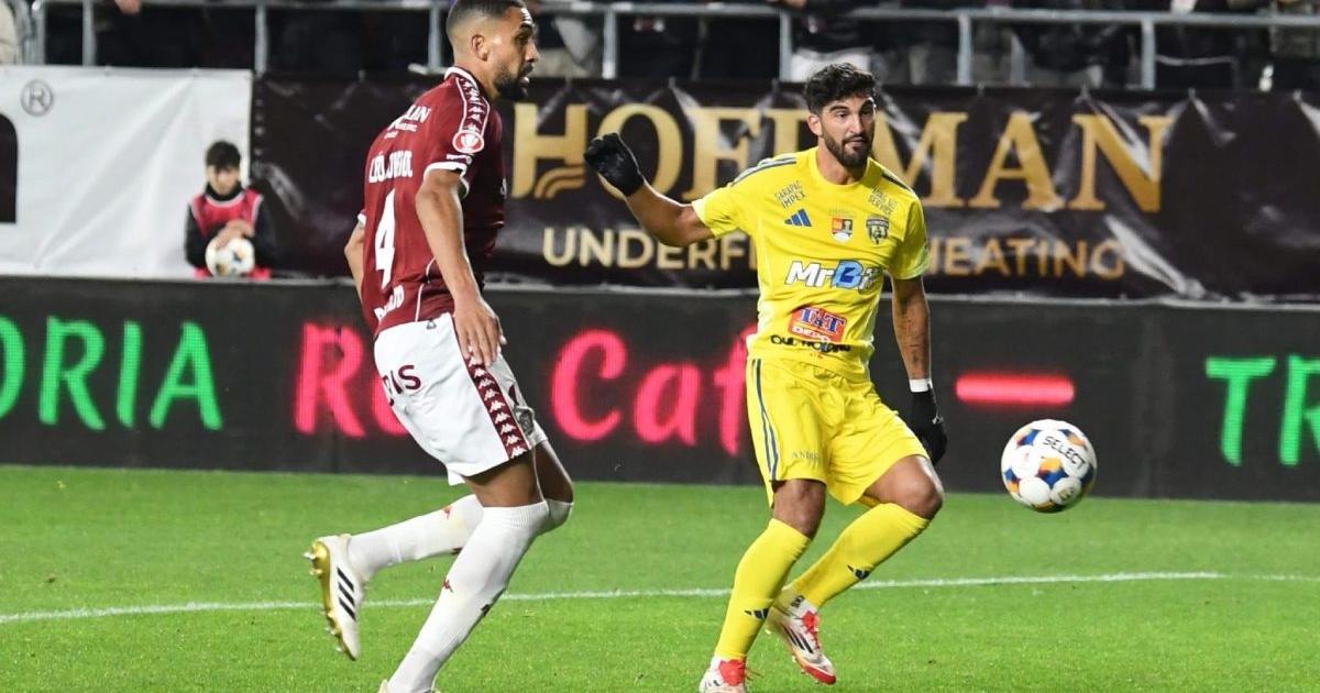 Renato Espinosa fue titular en caída del Unirea Slobozia ante Petrolul por Superliga rumana