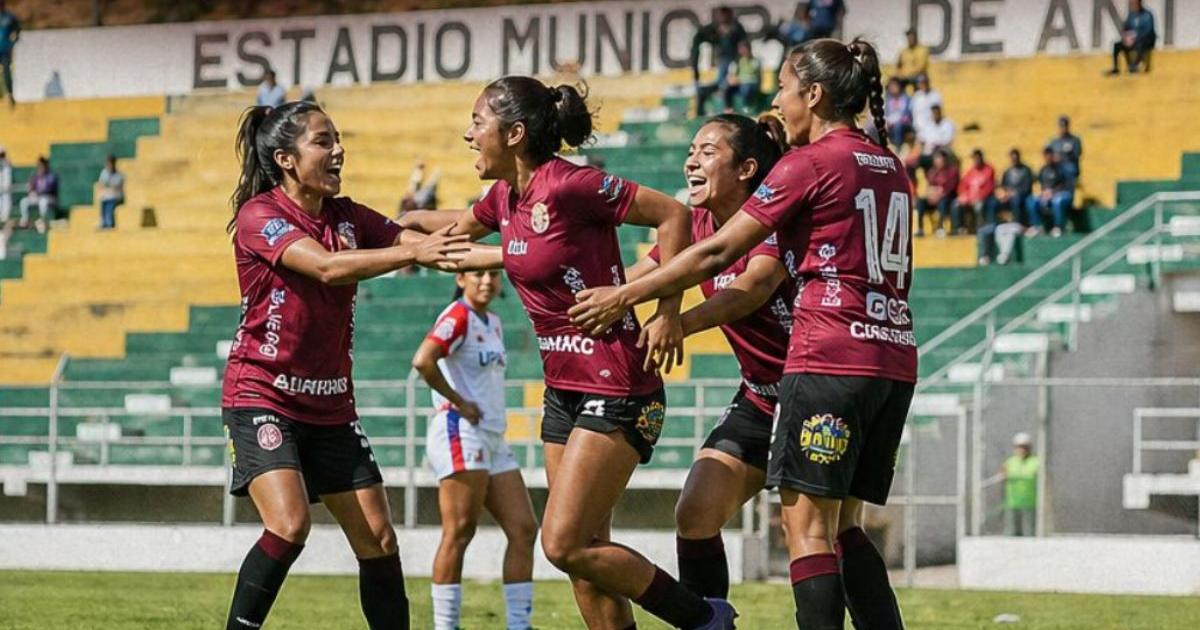 (VIDEO) ¡Su primera vez! UNSAAC venció a Mannucci en la Liga Femenina 