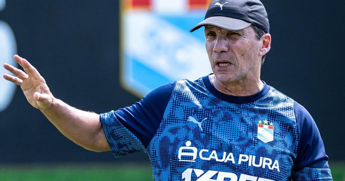 (FOTOS) Zé Ricardo estuvo al mando de su primer entrenamiento en Cristal
