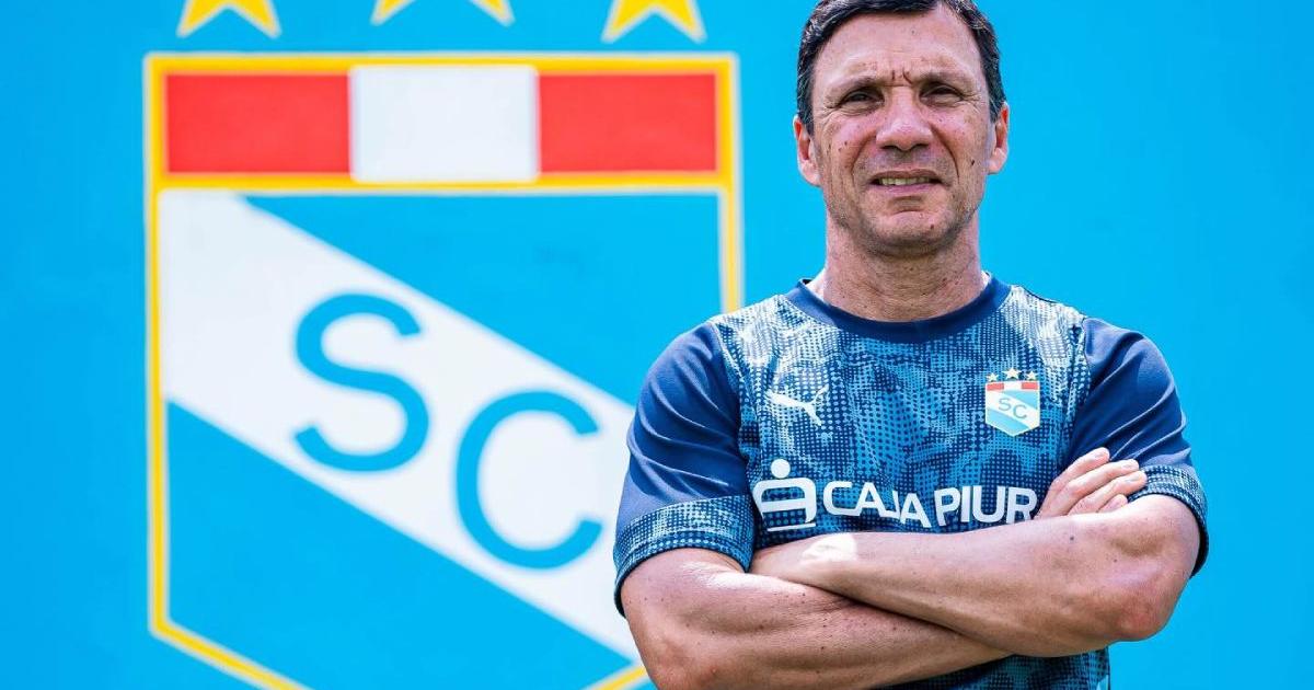 (FOTOS) Zé Ricardo estuvo al mando de su primer entrenamiento en Cristal