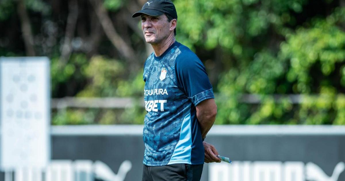 (FOTOS) Zé Ricardo estuvo al mando de su primer entrenamiento en Cristal