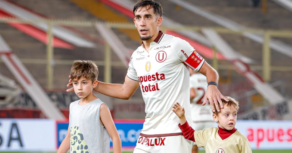 Entre lágrimas, Pérez Guedes se despidió de Universitario
