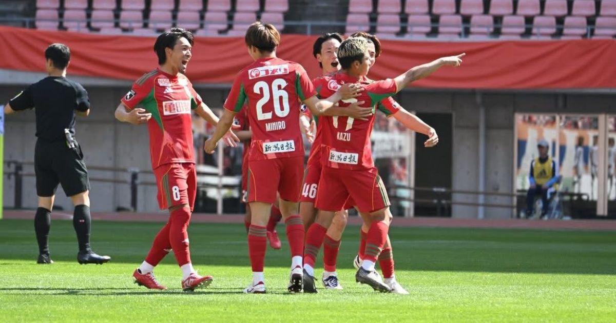 Peruano Shimabuku fue titular en triunfo del Albirex Niigata