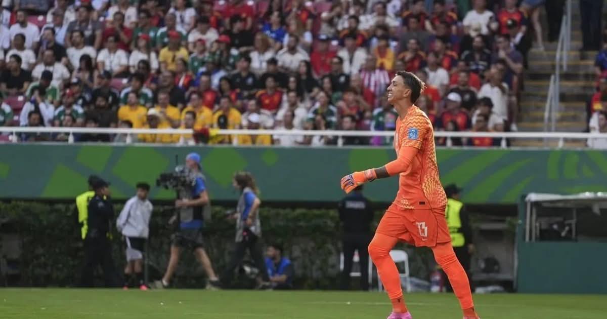 Muslera: "Nunca imaginé estar sufriendo tanto por este deporte"
