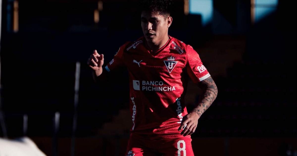 Pretell fue titular en derrota de LDU