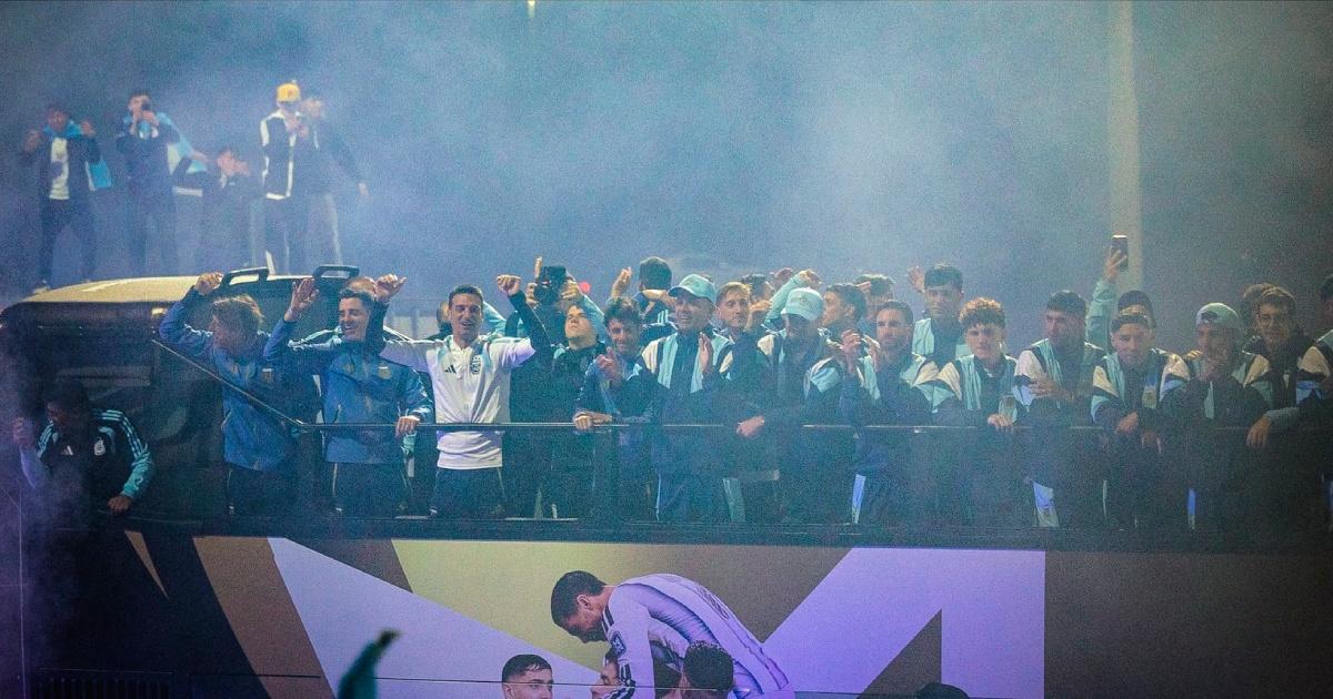 Argentina fue recibida con el cariño de su hinchada tras el subcampeonato mundial