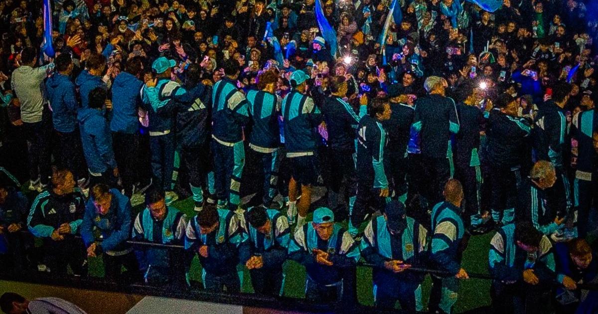 Argentina fue recibida con el cariño de su hinchada tras el subcampeonato mundial