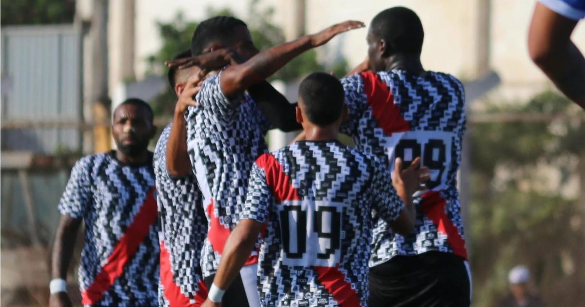 Deportivo Municipal, club de fútbol en dificultades, logra jugada maestra financiera con su nueva camiseta