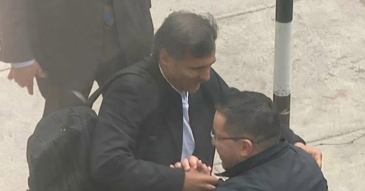 (VIDEO) ¡Ya está en Lima! Fabián Bustos llegó para ser DT de Universitario