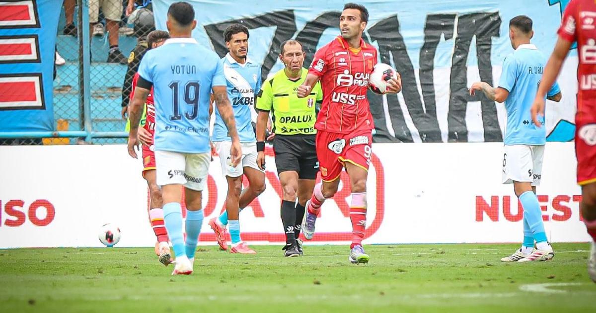 (FOTOS) ¡Se mete a la pelea! Cristal derrotó a Grau y trepó al segundo lugar