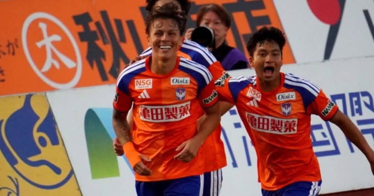 Con Shimabuku, Albirex Niigata ganó y tomó la punta de la Segunda de Japón