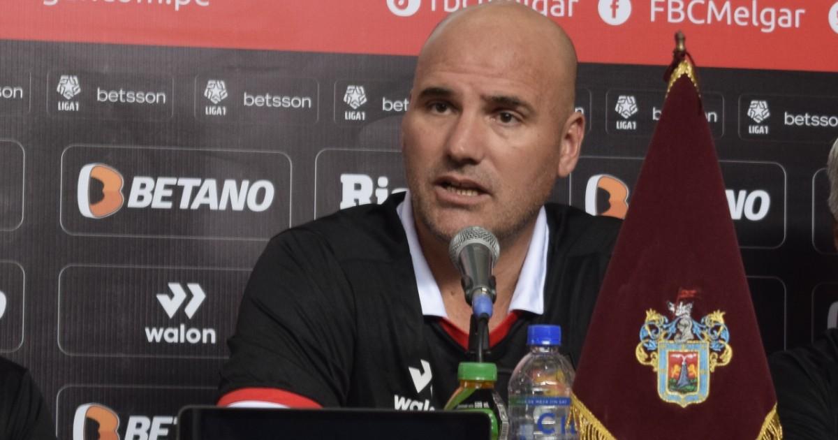 Bettocchi: "Velazco tiene menos fútbol que una novela turca"