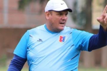 rRonny Revollar, técnico de Alianza Universidad, señaló que no tienen problema de jugar en Lima pero pide que se respeten los puntos que ganaron en el Apertura.  En diálogo con 'Entre Bolas' de Radio Ovación, Revollar se refirió a la vuelta al fútbol. "Lo tomo bien como todos los amantes de fútbol y ojalá el protocolo se pueda aprobar cuanto antes para comenzar a entrenar y poder regresar a la Liga 1".  "Ojalá que seamos conscientes y pongamos de nuestra parte todos los que nos dedicamos a esta profesión y