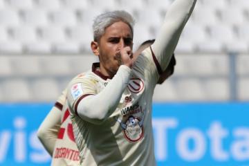 sAlejandro Hohberg, atacante de Universitario, habló de lo ocurrido ante Alianza Universidad y señaló que les servirá de experiencia para que no se repita. Además se refirió a la selección peruana.  "Nos va a servir lo que pasó hoy para que no se repita. Tenemos que alargar lo que mostramos en el primero tiempo a lo largo de todo el partido", dijo a RPP.  Sobre el buen momento de su compañero Jonathan dos Santos manifestó: "Tenemos que tratar de explotar a Dos Santos, tenemos que aprovechar esa buena racha