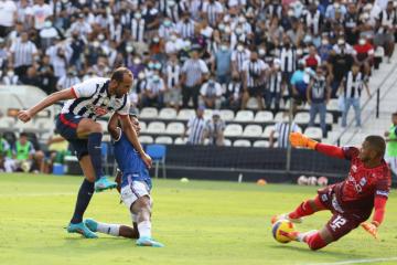 Heredia lamentó la derrota: "Nos faltó culminar las jugadas cuando ellos tenían 10 jugadores"