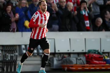 Eriksen volvió a las canchas en derrota del Brentford ante el Newcastle