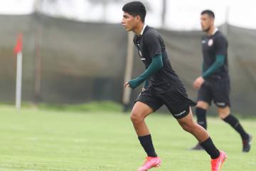 Oré: "Le veo una gran futuro a Piero Quispe"