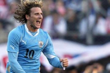 Forlán sobre duelo ante Perú: "Tenemos que tener cuidado con un gran rival que quiere lo mismo que nosotros"