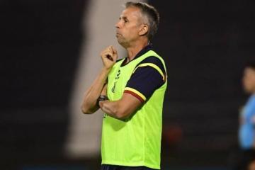 Álvarez: "Es saludable que se juegue a estadio lleno"