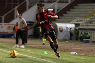 Pérez Guedes: "Ganar contra un rival como la 'U' es gratificante"