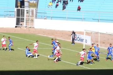 Ugarte y Santos FC igualaron en Puno