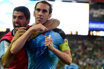 ¿Darán la bomba? Diego Godín estaría cerca de fichar por Vélez Sarsfield