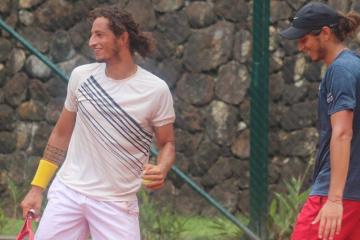 ¡El duelo de la fecha! Arklon Huertas del Pino venció a su hermano Conner en el Challenger de Buenos Aires