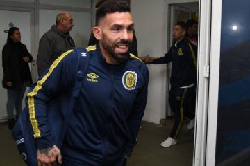 Tevez debutó como técnico con derrota
