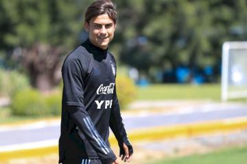 Dybala llegó a Portugal para unirse a la pretemporada de AS Roma