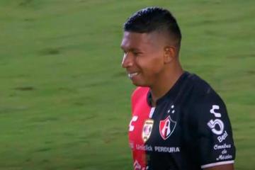 Flores jugó los noventa minutos ante Santos Laguna