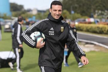 Scaloni: "El tema del partido ante Brasil nos está trastocando los planes"