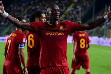 Roma ganó y quedó a un punto del líder
