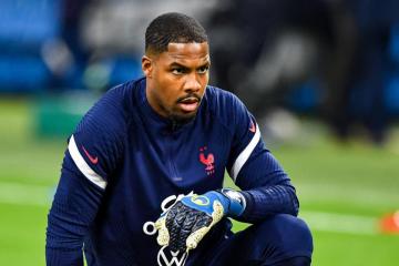 Nueva baja para Francia: Portero Maignan se perderá Qatar 2022