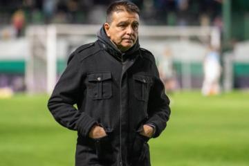 Claudio Vivas no va más como DT de Banfield