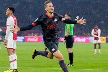 (VIDEO) PSV ganó el Clásico holandés y desplazó de la cima al Ajax