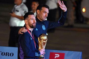 Scaloni: "Esperemos que no haya sido el último Mundial de Messi"